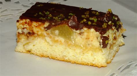 Piskóta massza egy tepsiben