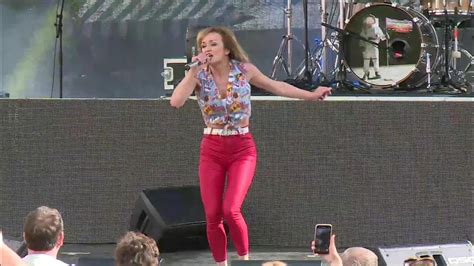 Szandi koncert plakátja