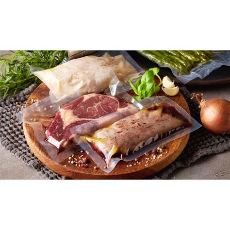 Sous vide főzőgép és vákuumcsomagolt sertésszűz