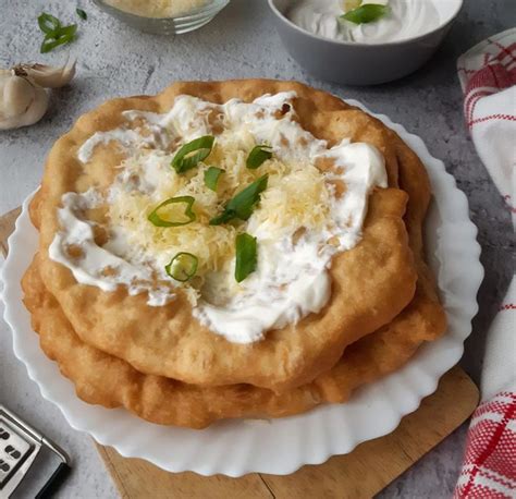 Vegán lángos feltétekkel