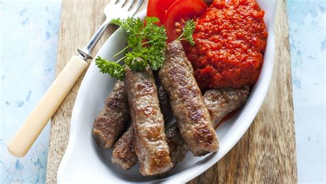 Otthon készült csevapcsicsa tál