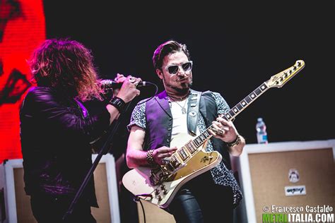 A Rival Sons fellépése a Black Sabbath előzenekaraként