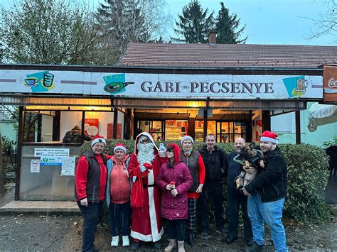 A Gabi Pecsenye bejárata Szekszárdon