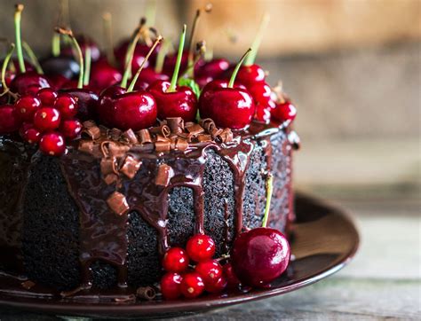kakaós cseresznyés torta szeletelve