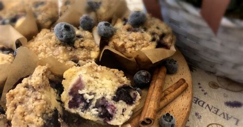 Aranybarnára sült, morzsás tetejű muffinok