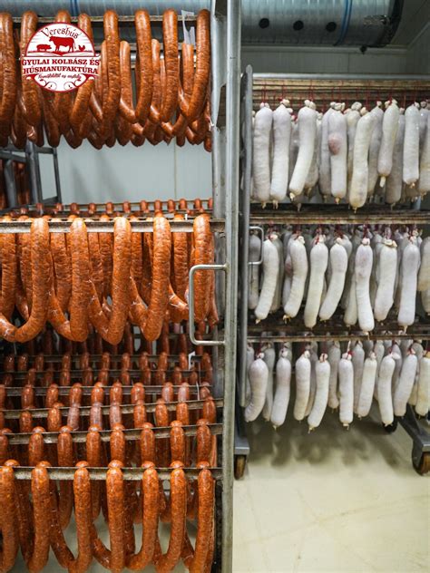 A Vereshús Gyulai Kolbász- és Húsmanufaktúra logója