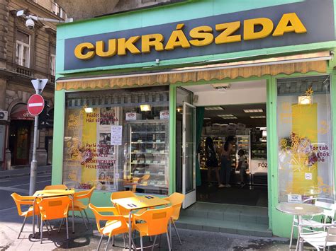 Hamdi Cukrászda külső és belső tér