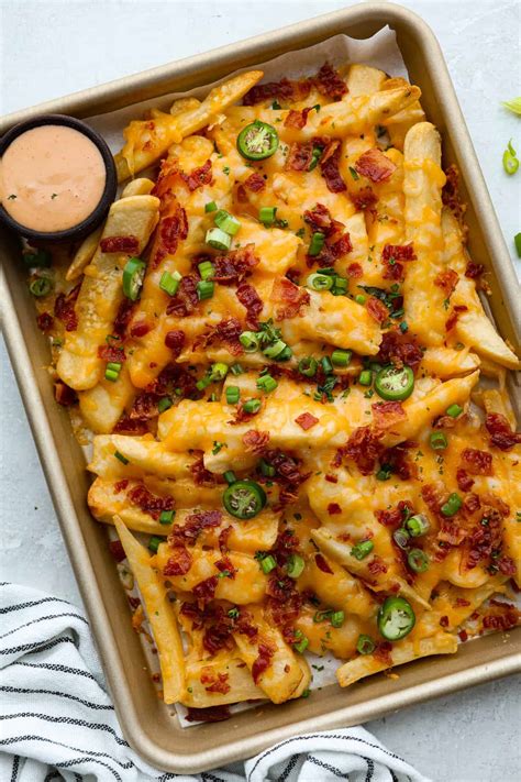 Loaded Fries és mártogatósok