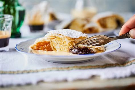 Különböző gyümölcsök és hozzávalók rétes töltelékekhez