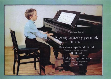 Zongorázó gyermek