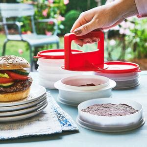 Tupperware hamburger készítő használat közben
