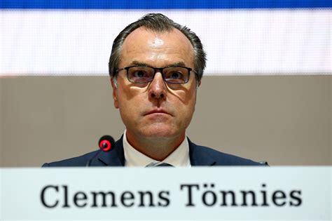 Clemens Tönnies sajtótájékoztatón