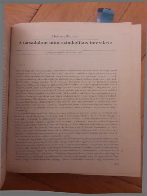 A rákóczifalvai gyógyszertár homlokzata, mint a könyv népszerűségének szimbolikus kezdőpontja