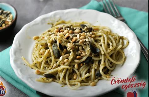 Fenyőmagos pesto alapanyagok