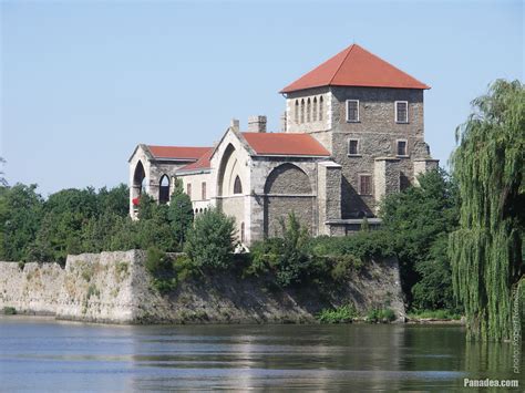 Tatai vár az Öreg-tó partján