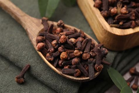 Fahéjrúd és szegfűszeg