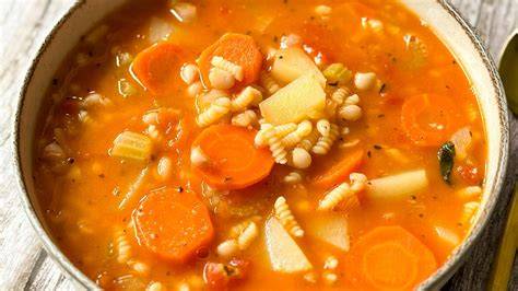 Nyári minestrone friss zöldségekkel