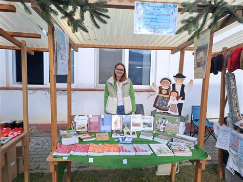 Hagyományos karácsonyi vásári stand, ahol frissen pörkölt cukros mogyorót árulnak