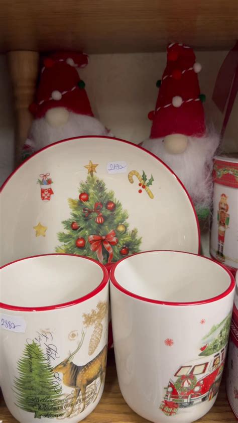 Egy bögre forró karamellás tej és mellé tálalt ropogós fahéjas mogyoró