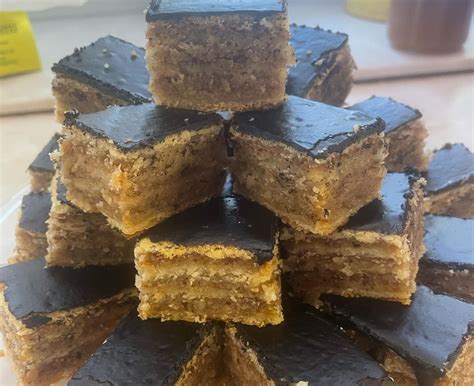 Hagyományos zserbó szeletelés közben