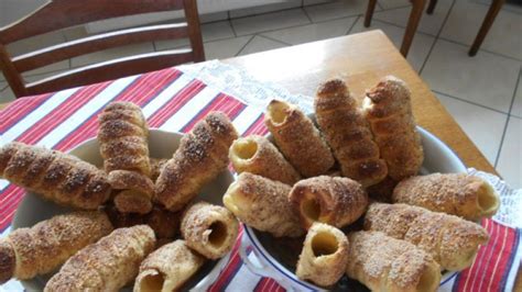 Hagyományos kürtőskalács sütése nyílt lángon