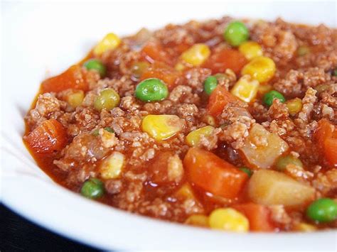 Zöldséges ragu alapanyagai a pulton