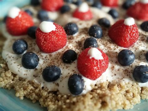 Quinoa joghurttal és gyümölccsel
