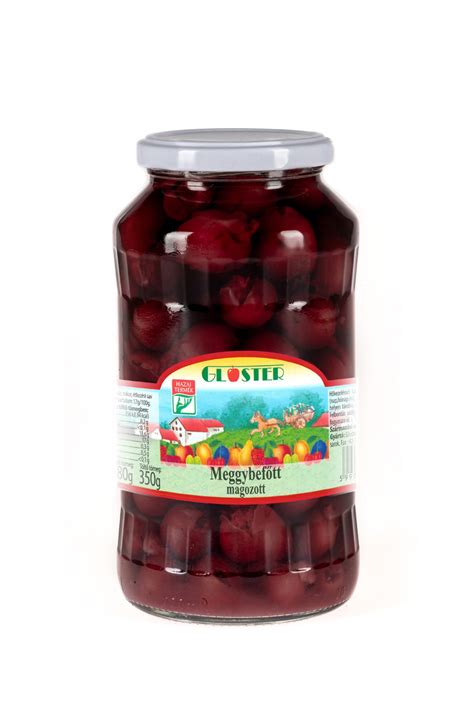 Magozott meggybefőtt egy tálban