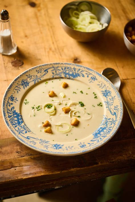 Póréhagymás talkedli tálalva