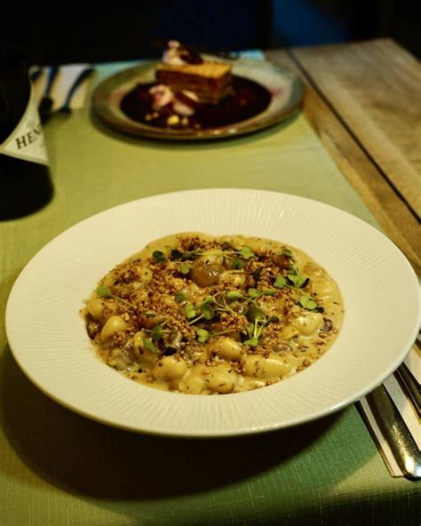 Gnocchi raguval és feltétekkel