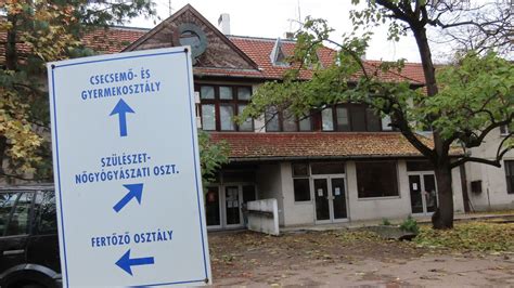 A szentesi kórház bejáratának képe