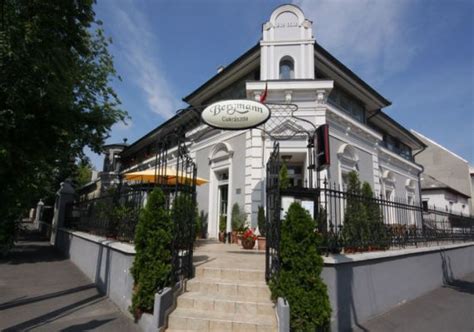 A Bergmann Cukrászda homlokzata