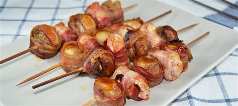 Grillezett baconbe tekert őszibarack bazsalikommal