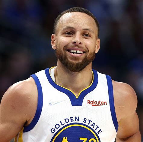 Stephen Curry a legtöbb hárompontost dobó játékos az NBA történetében