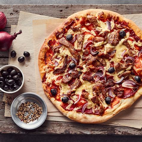 fúziós pizza és gyros látványos tálalása