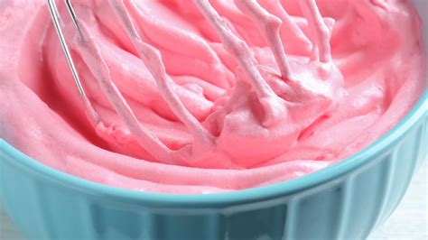 Mascarponés eperkrém friss eperrel