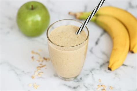 Alma és banán smoothie hozzávalói