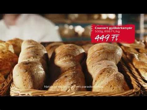 Auchan üzlet belső képe, friss pékáru részleggel