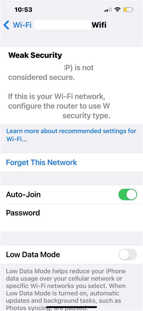 iPhone képernyőképek a Wi-Fi beállításokról és a router IP-címéről