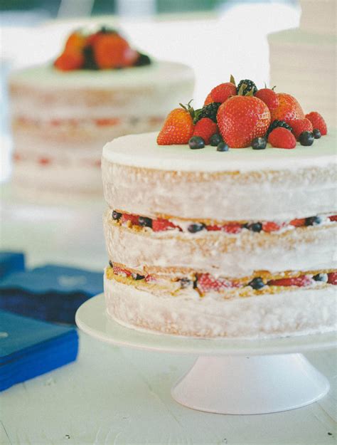 Levendulás meztelen torta készítésének fázisai