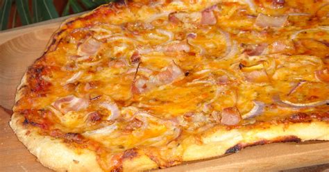 szalonnás-hagymás pizza