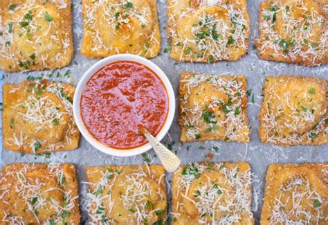 Tányér rántott ravioli parmezánnal és marinara szósszal