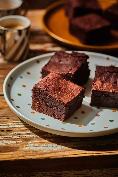kávés brownie díszítve