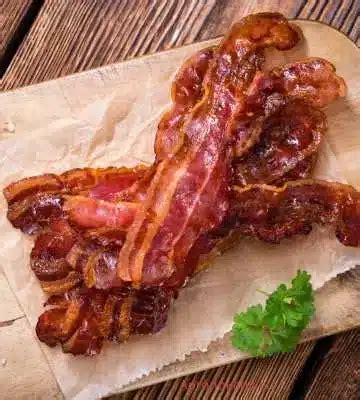 Ropogósra sült bacon szeletek