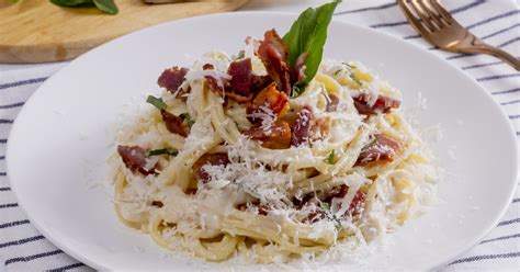 Krémes sajtos baconös tészta