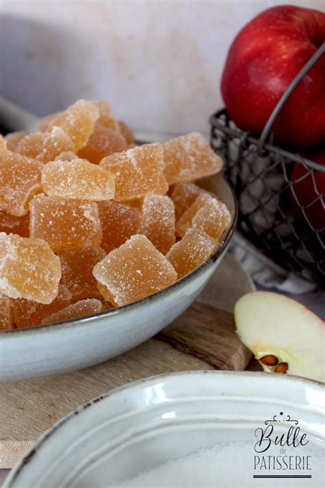 Pâte de fruits kockák egy díszes tálban