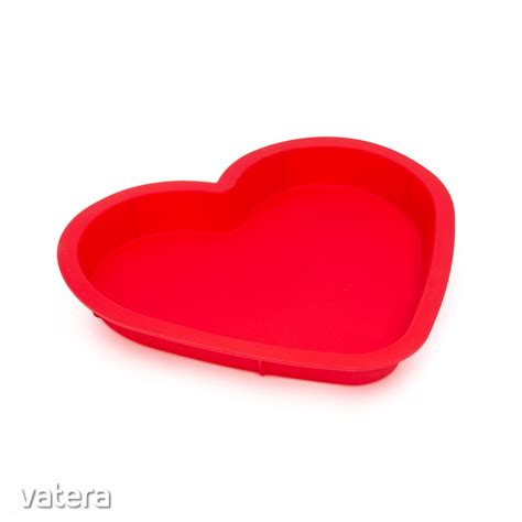Piskóta sütés szív alakú formában