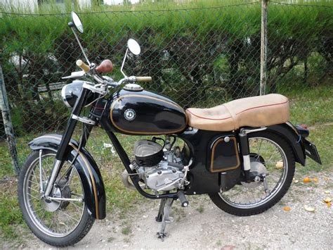 Régi motorkerékpár felújítása