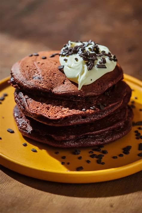 Brownie és palacsinta asztalon
