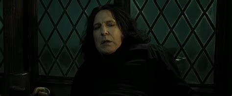 Piton professzor halála Nagini harapása következtében